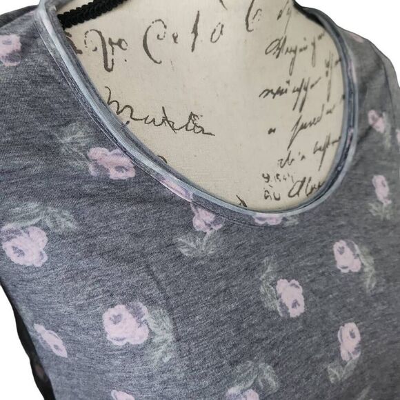 Chaser Ladies Soft Gray Long Sleeve Floral Print Crop Top - Size Small - Picture 3 of 6
